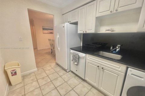 Copropriété à louer à Hollywood, Floride: 1 chambre, 77.57 m2 № 1940237 - photo 4