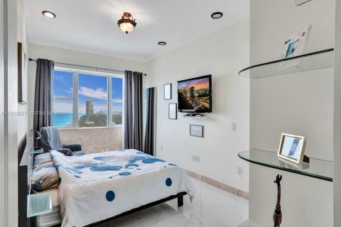 Condominio en alquiler en Hallandale Beach, Florida, 2 dormitorios, 102.66 m2 № 2054420 - foto 13