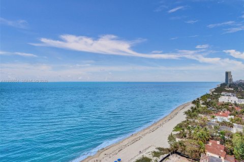 Condominio en alquiler en Hallandale Beach, Florida, 2 dormitorios, 102.66 m2 № 2054420 - foto 24