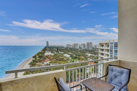 Condominio en alquiler en Hallandale Beach, Florida, 2 dormitorios, 102.66 m2 № 2054420 - foto 20