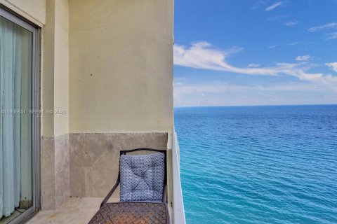 Condominio en alquiler en Hallandale Beach, Florida, 2 dormitorios, 102.66 m2 № 2054420 - foto 23