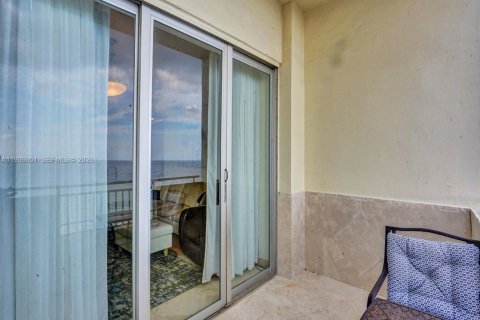 Condominio en alquiler en Hallandale Beach, Florida, 2 dormitorios, 102.66 m2 № 2054420 - foto 22