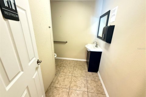Propiedad comercial en alquiler en New Port Richey, Florida, 447.79 m2 № 1906188 - foto 6