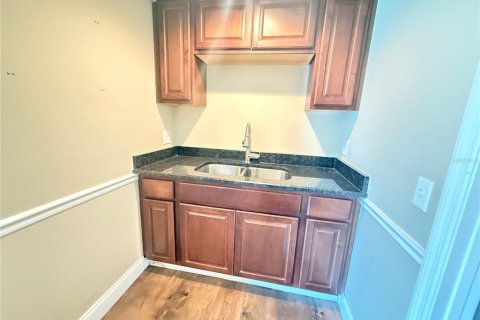 Propiedad comercial en alquiler en New Port Richey, Florida, 447.79 m2 № 1906188 - foto 11