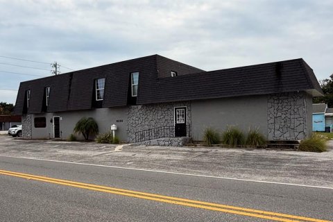 Propiedad comercial en alquiler en New Port Richey, Florida, 447.79 m2 № 1906188 - foto 1