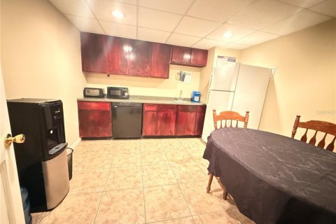 Propiedad comercial en alquiler en New Port Richey, Florida, 447.79 m2 № 1906188 - foto 9