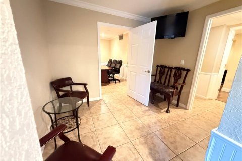 Propiedad comercial en alquiler en New Port Richey, Florida, 447.79 m2 № 1906188 - foto 17