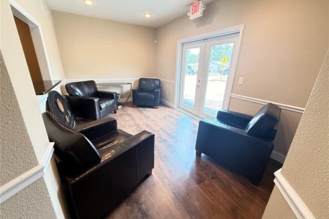 Propiedad comercial en alquiler en New Port Richey, Florida, 447.79 m2 № 1906188 - foto 12