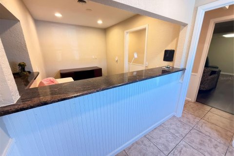 Propiedad comercial en alquiler en New Port Richey, Florida, 447.79 m2 № 1906188 - foto 3