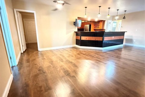 Propiedad comercial en alquiler en New Port Richey, Florida, 447.79 m2 № 1906188 - foto 19