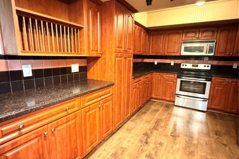 Propiedad comercial en alquiler en New Port Richey, Florida, 447.79 m2 № 1906188 - foto 26