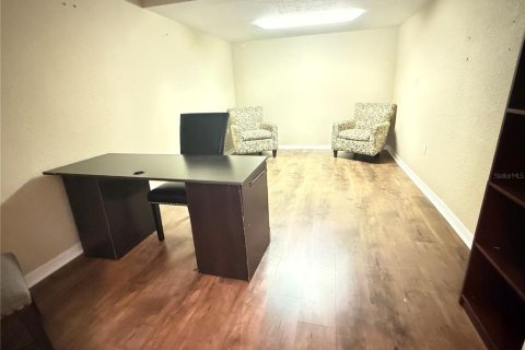Propiedad comercial en alquiler en New Port Richey, Florida, 447.79 m2 № 1906188 - foto 15