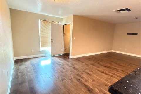 Propiedad comercial en alquiler en New Port Richey, Florida, 447.79 m2 № 1906188 - foto 29