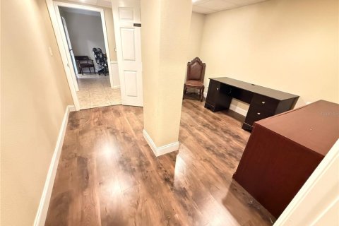 Propiedad comercial en alquiler en New Port Richey, Florida, 447.79 m2 № 1906188 - foto 13