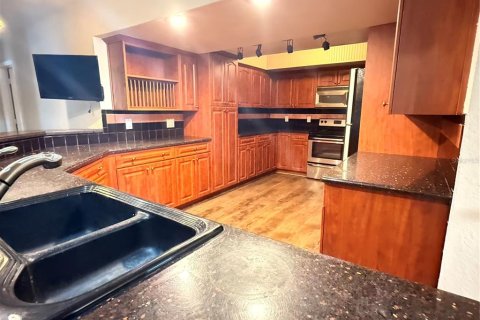 Propiedad comercial en alquiler en New Port Richey, Florida, 447.79 m2 № 1906188 - foto 22