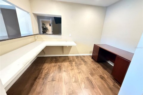 Propiedad comercial en alquiler en New Port Richey, Florida, 447.79 m2 № 1906188 - foto 16