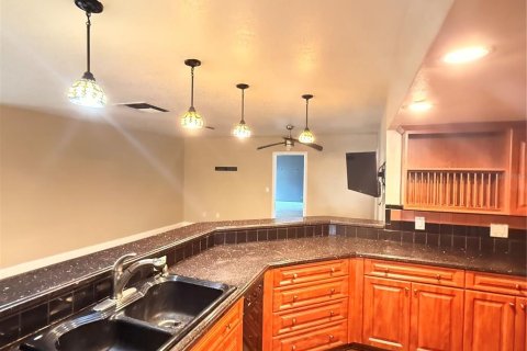 Propiedad comercial en alquiler en New Port Richey, Florida, 447.79 m2 № 1906188 - foto 28