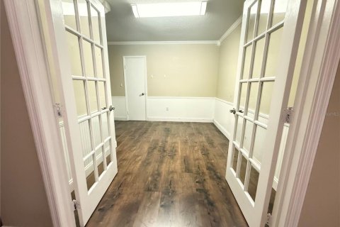 Propiedad comercial en alquiler en New Port Richey, Florida, 447.79 m2 № 1906188 - foto 10