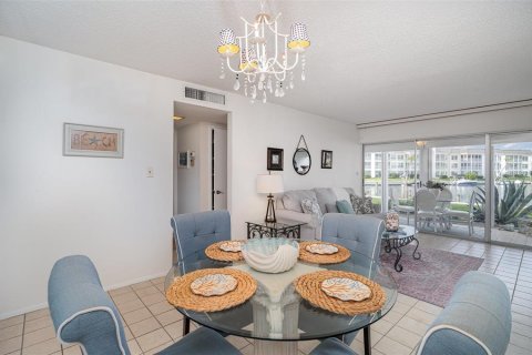 Condo in Longboat Key, Florida, 2 bedrooms  № 1835239 - photo 10