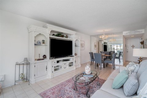 Condo in Longboat Key, Florida, 2 bedrooms  № 1835239 - photo 8