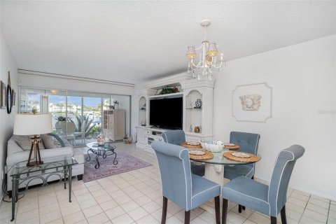 Condo in Longboat Key, Florida, 2 bedrooms  № 1835239 - photo 9