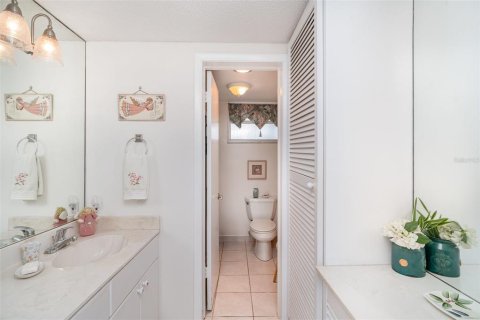 Condo in Longboat Key, Florida, 2 bedrooms  № 1835239 - photo 13