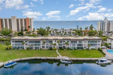 Condo in Longboat Key, Florida, 2 bedrooms  № 1835239 - photo 1