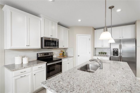 House in Titusville, Florida 3 bedrooms, 168.62 sq.m. № 1687389 - photo 2