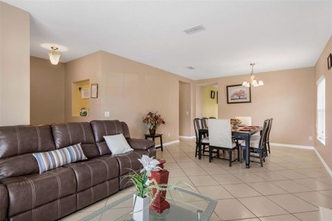 House in Davenport, Florida 4 bedrooms, 183.2 sq.m. № 2093481 - photo 6