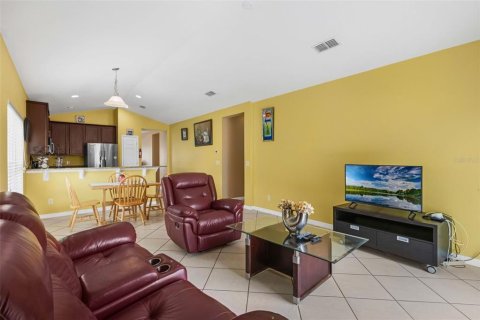 House in Davenport, Florida 4 bedrooms, 183.2 sq.m. № 2093481 - photo 8