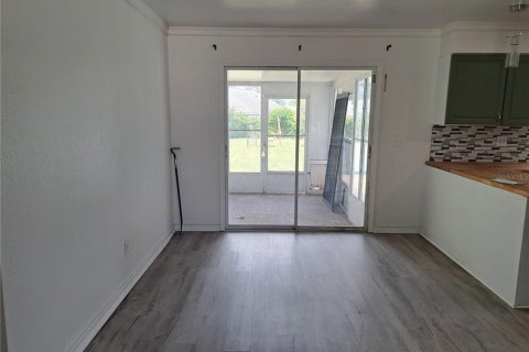 Villa ou maison à louer à Wildwood, Floride: 3 chambres, 147.99 m2 № 1870145 - photo 7