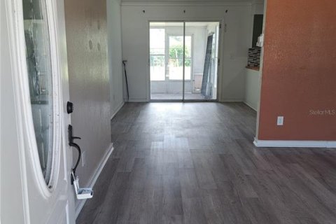 Villa ou maison à louer à Wildwood, Floride: 3 chambres, 147.99 m2 № 1870145 - photo 3