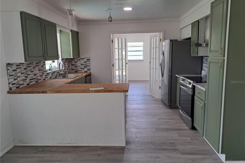 Villa ou maison à louer à Wildwood, Floride: 3 chambres, 147.99 m2 № 1870145 - photo 8