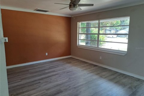 Villa ou maison à louer à Wildwood, Floride: 3 chambres, 147.99 m2 № 1870145 - photo 5