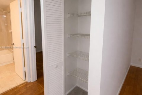 Condo in Pompano Beach, Florida, 2 bedrooms  № 2002815 - photo 14