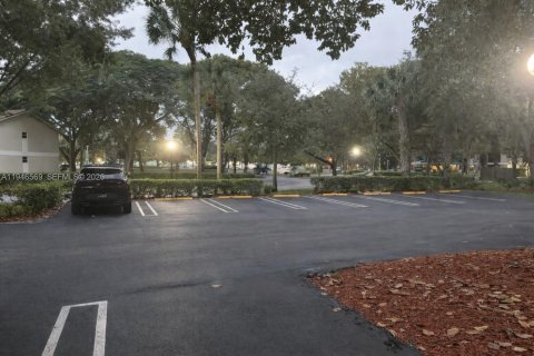 Condo in Pompano Beach, Florida, 2 bedrooms  № 2002815 - photo 20