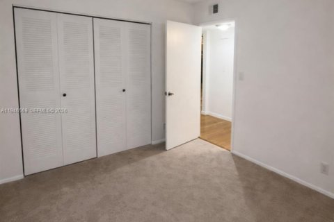 Condo in Pompano Beach, Florida, 2 bedrooms  № 2002815 - photo 10