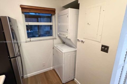 Condo in Pompano Beach, Florida, 2 bedrooms  № 2002815 - photo 6