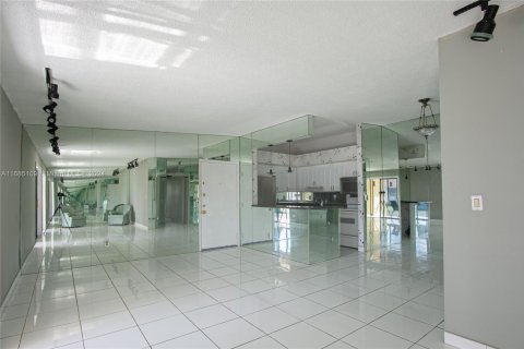 Condominio en venta en Tamarac, Florida, 2 dormitorios, 97.55 m2 № 1871491 - foto 6
