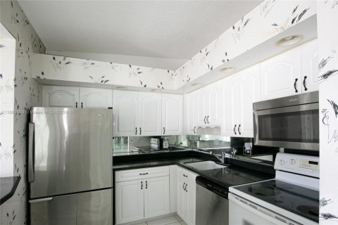 Condominio en venta en Tamarac, Florida, 2 dormitorios, 97.55 m2 № 1871491 - foto 4
