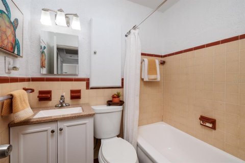 House in Saint Petersburg, Florida 3 bedrooms, 103.12 sq.m. № 1538256 - photo 13