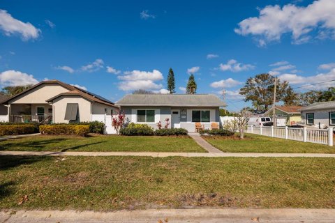 House in Saint Petersburg, Florida 3 bedrooms, 103.12 sq.m. № 1538256 - photo 22