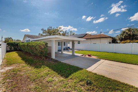 House in Saint Petersburg, Florida 3 bedrooms, 103.12 sq.m. № 1538256 - photo 18