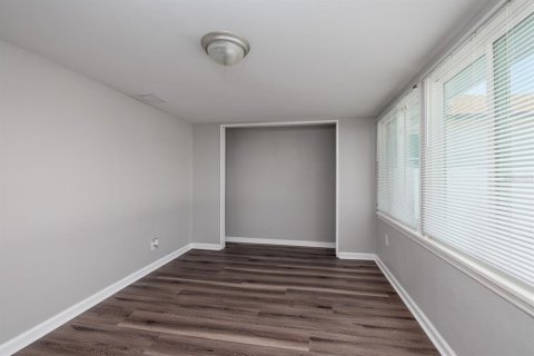 House in Saint Petersburg, Florida 3 bedrooms, 103.12 sq.m. № 1538256 - photo 15