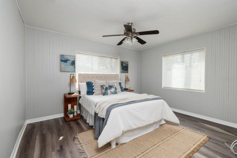 House in Saint Petersburg, Florida 3 bedrooms, 103.12 sq.m. № 1538256 - photo 12