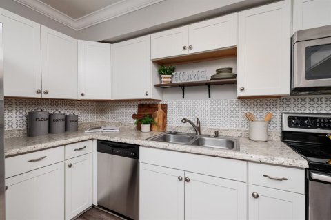 House in Saint Petersburg, Florida 3 bedrooms, 103.12 sq.m. № 1538256 - photo 3