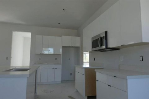 Villa ou maison à vendre à Port Charlotte, Floride: 3 chambres, 170.85 m2 № 2310282 - photo 8