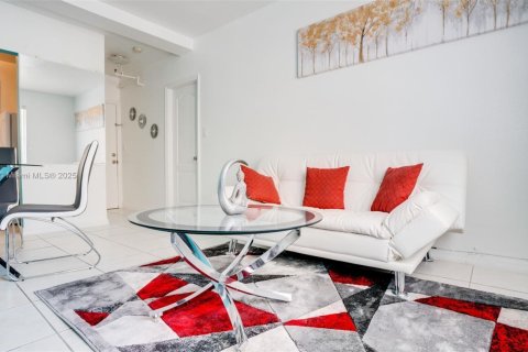 Condominio en venta en Miami Beach, Florida, 1 dormitorio, 42.83 m2 № 1742248 - foto 3