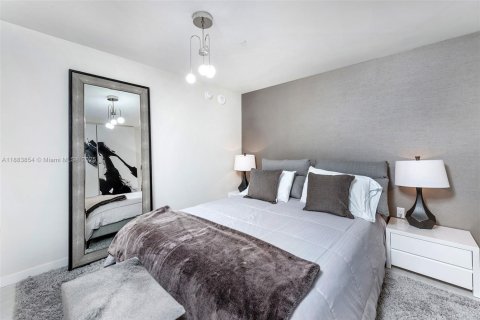 Condo in Miami, Florida, 1 bedroom  № 1978349 - photo 14