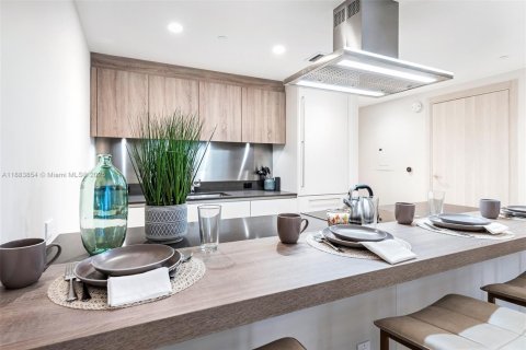 Condo in Miami, Florida, 1 bedroom  № 1978349 - photo 7